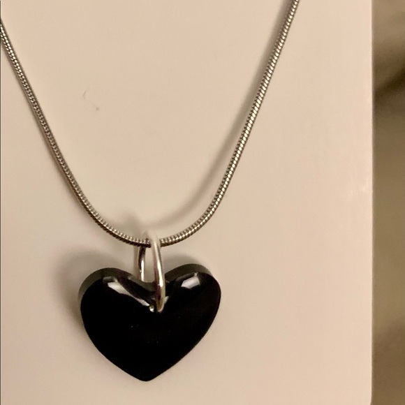 BeachTiff Black Resin Heart Pendant - Picture 1 of 1
